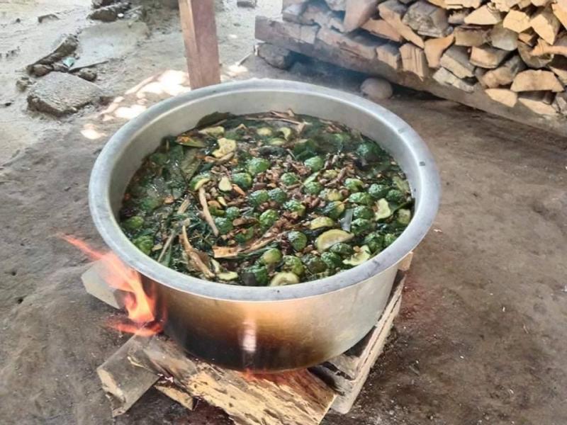 Making jams using local fruits